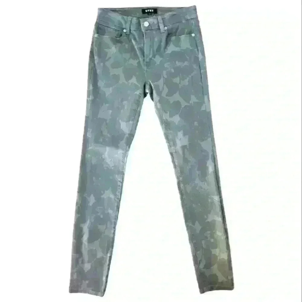 DKNY Army Green Floral Mid Rise Skinny Jean Size 25.‎